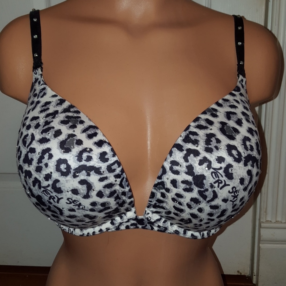 Victoria's Secret Very Sexy Push-Up Bra Size 36DD